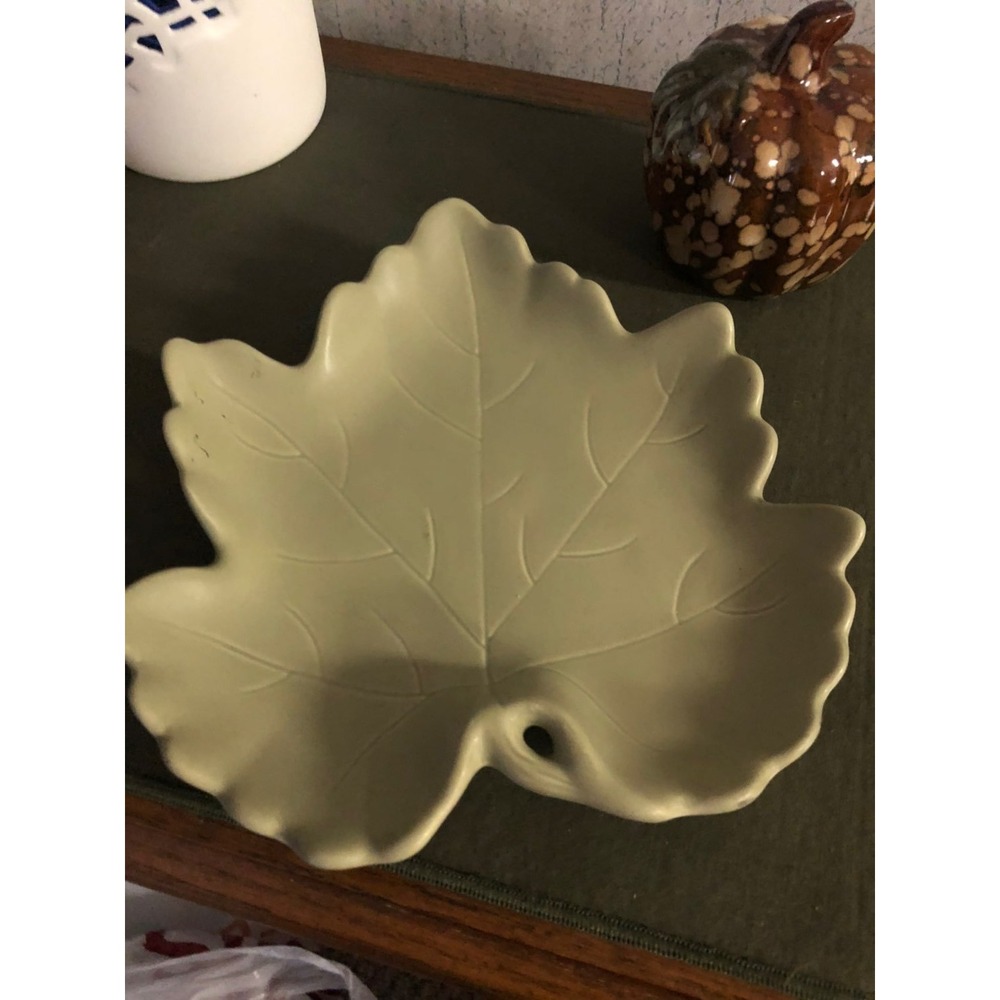 Ceramic‎ leaf tray